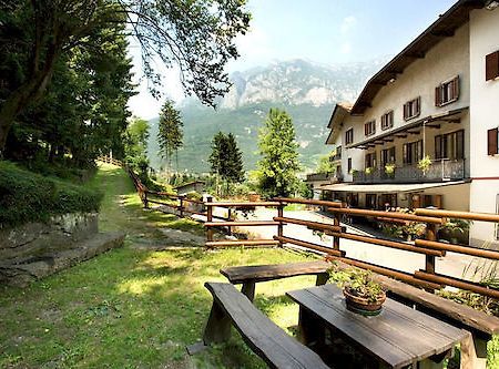 Albergo Il Castellino Darfo Boario Terme Экстерьер фото